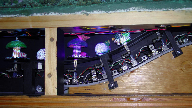 Illustration for article titled Disneyland Fan Builds a Working Version of the Main Street Electrical Parade on His Coffee Table